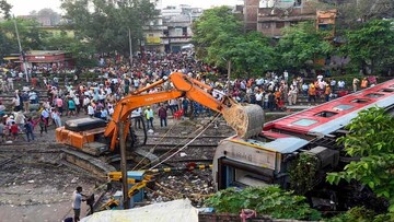 بھارت: بہار میں ٹرین حادثہ،  6 افراد ہلاک اور 100 سے زیادہ زخمی