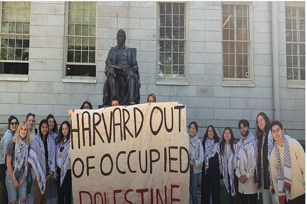 امریکہ، ہارورڈ یونیورسٹی کے طلباء کی غزہ میں صہیونی مظالم کے خلاف دستخطی مہم