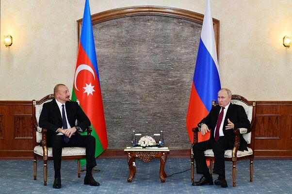 Putin ile Aliyev Bişkek'te bir araya geldi