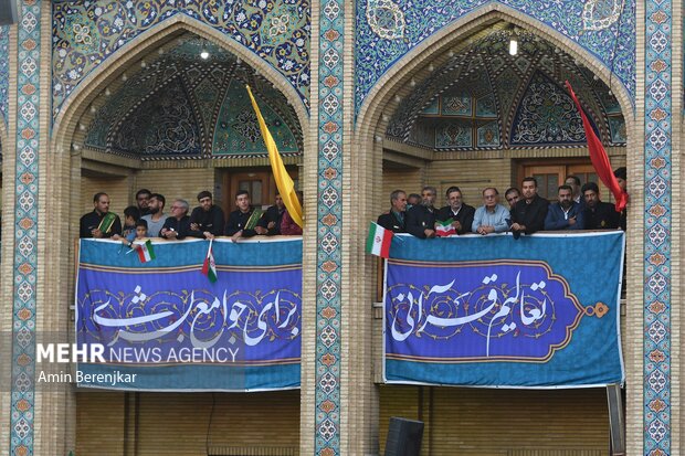 استقبال پرشور شیرازی ها و دیدار مردمی رئیس جمهور با مردم شیراز