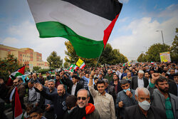 نمازگزاران زنجانی در حمایت از مردم مظلوم غزه راهپیمایی کردند