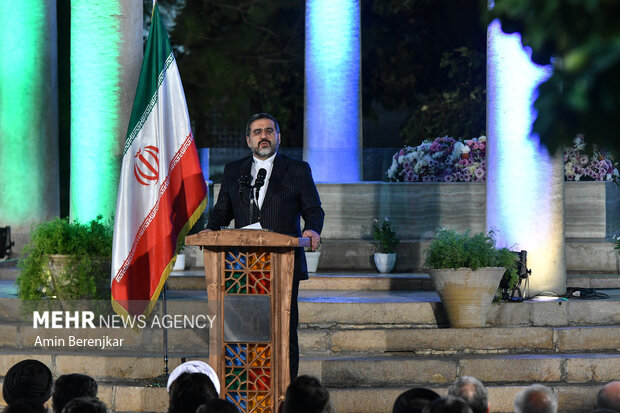 گرامیداشت یادروز حافظ با حضور رئیس جمهور و اهالی فرهنگ و ادب در شیراز