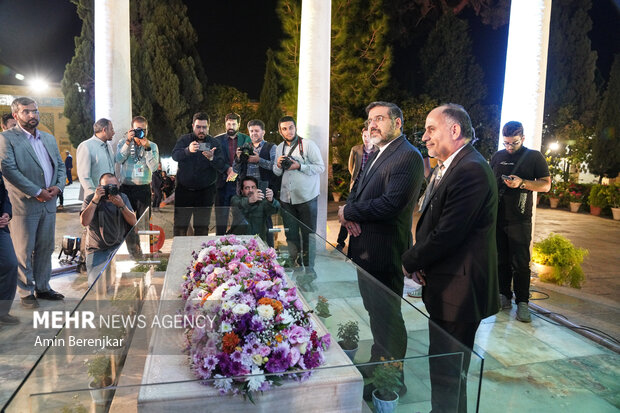 گرامیداشت یادروز حافظ با حضور رئیس جمهور و اهالی فرهنگ و ادب در شیراز