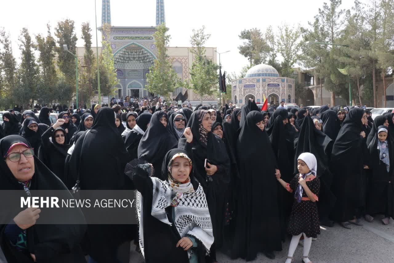 نمازگزاران مهریزی جنایات صهیونیستها را محکوم کردند