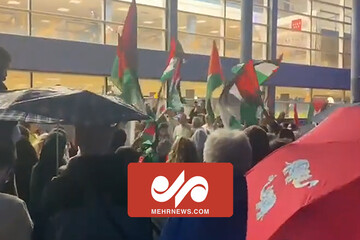 حضور مردم مادرید در هوای سرد، برای حمایت از مردم فلسطین