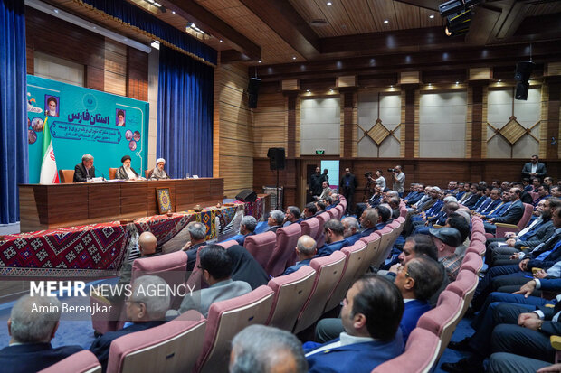 نشست مشترک شورای برنامه ریزی و توسعه با حضور جمعی از فعالان اقتصادی