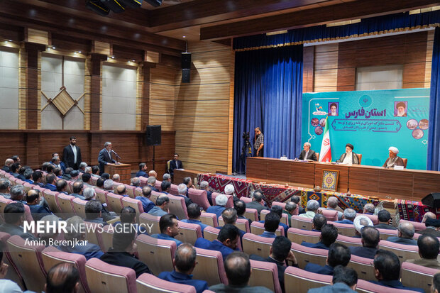 نشست مشترک شورای برنامه ریزی و توسعه با حضور جمعی از فعالان اقتصادی