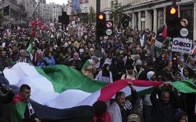 Gazze saldırıları Londra'da protesto edildi
