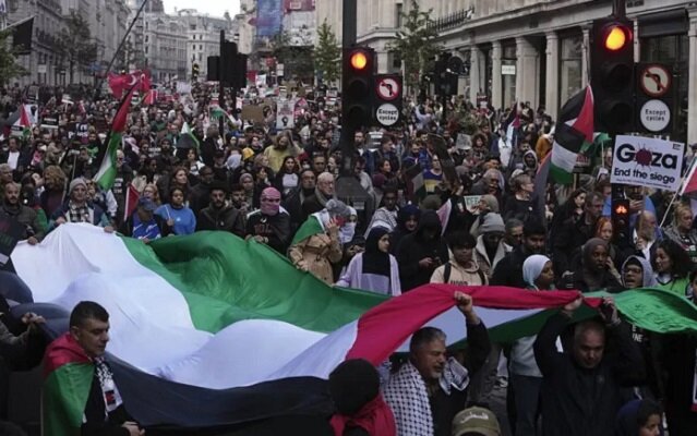Gazze saldırıları Londra'da protesto edildi Gazze saldırıları Londra'da protesto edildi