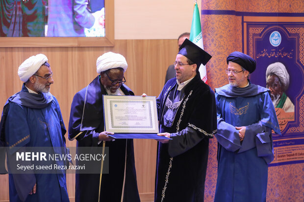 تہران یونیورسٹی میں شیخ زکزکی کو اعزازی پی ایچ ڈی کی سند دینے کی تقریب
