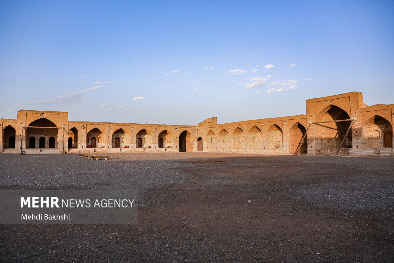 کاروانسرای دیرگچین قم؛ نگین بیهمتای معماری ایران
