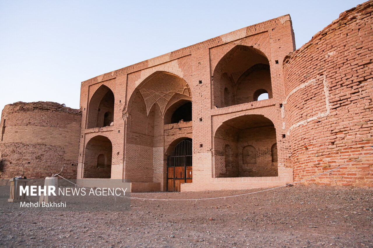 کاروانسرای دیرگچین قم؛ نگین بیهمتای معماری ایران
