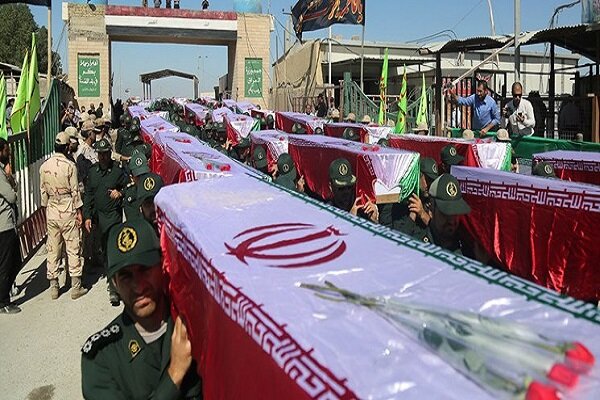 İran-Irak savaşında şehit düşen 34 askerin cenazesi İran’a getirildi