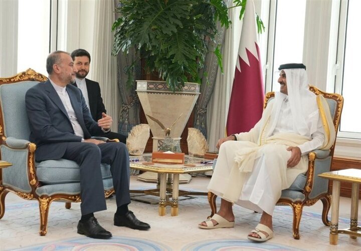 وزيرالخارجية الإيراني يلتقي أمير قطر في الدوحة