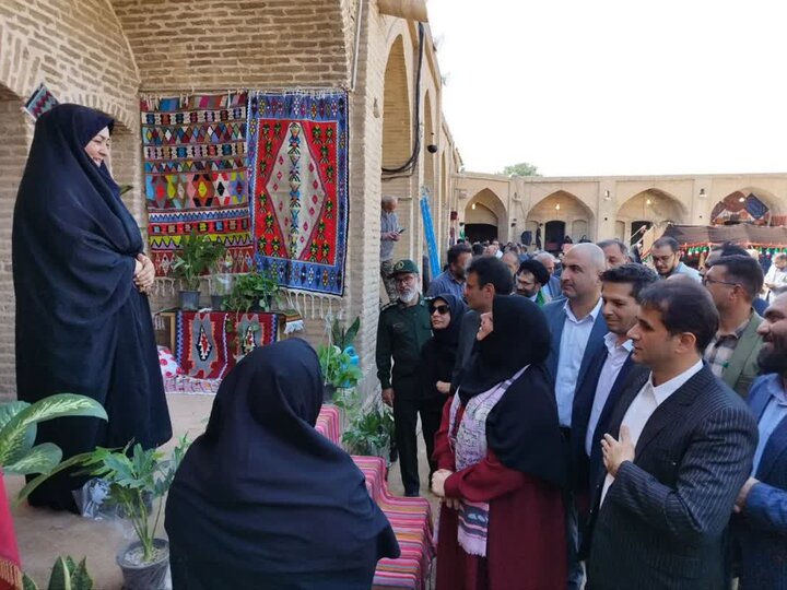 تخصیص تسهیلات ویژه به هنرمندان صنایع دستی تخصیص تسهیلات ویژه به هنرمندان صنایع دستی