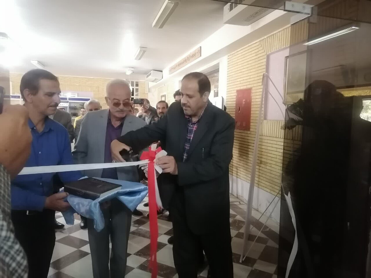 نمایشگاه آثار خوشنویسی آموزشگاه های آزاد استان مرکزی برگزار شد