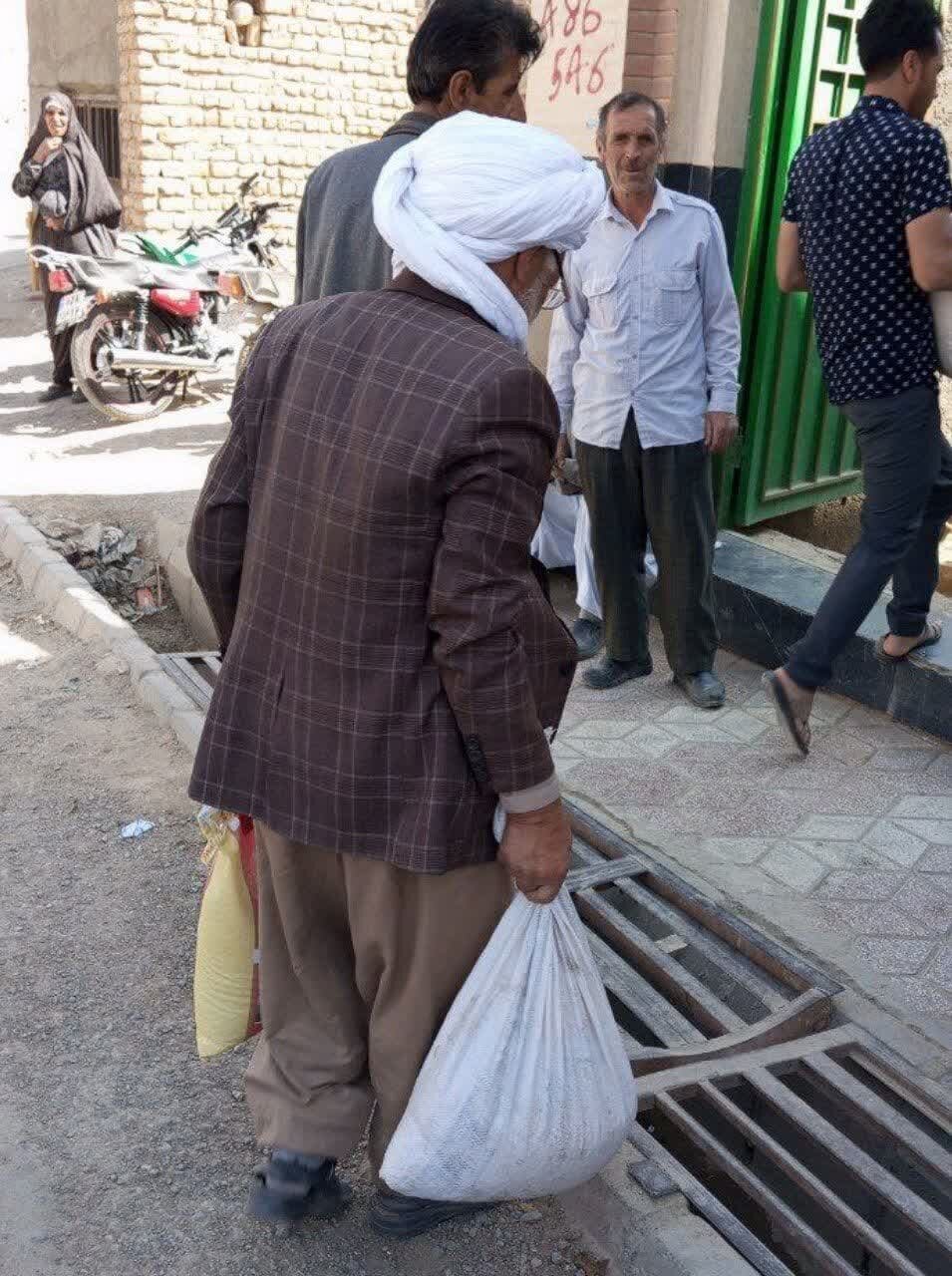 روایت مهر از مرز برادری/ کمک مردم تایباد به زلزله زدگان هرات 