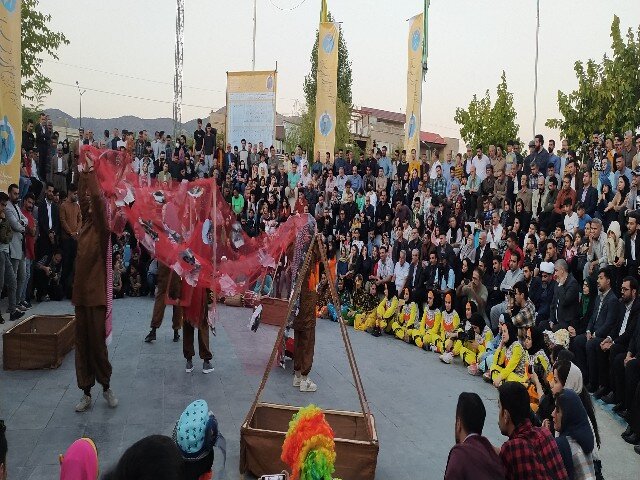 شانزدهمین جشنواره بین‌المللی تئاتر خیابانی مریوان آغاز به کار کرد