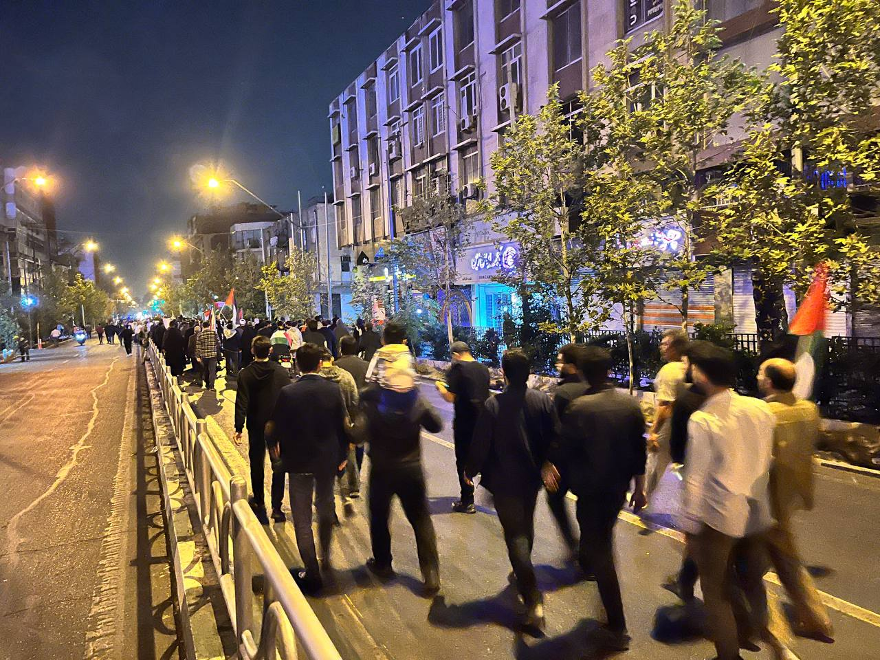 تجمع مردم تهران در پی حمله وحشیانه رژیم صهیونیستی به بیمارستان 
