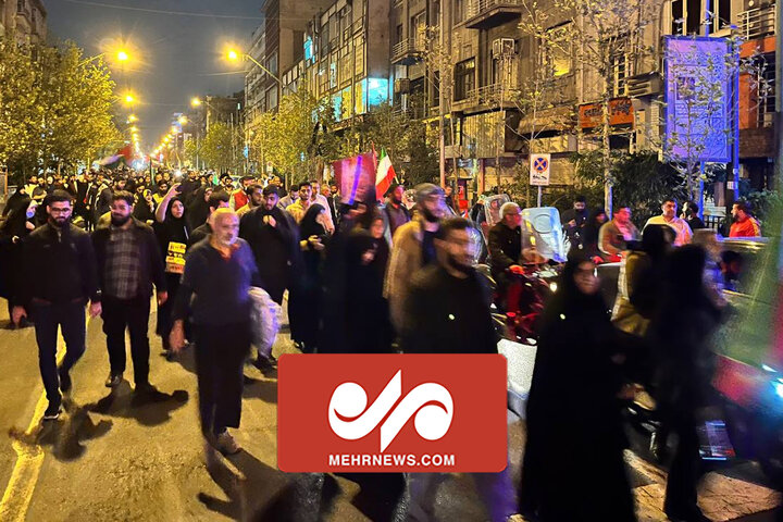 راهپیمایی مردم تهران به سمت سفارت فرانسه و انگلیس
