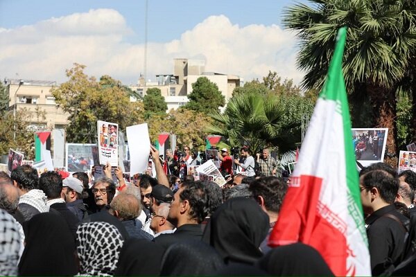 تجمع اساتید بسیجی دانشگاه‌های تهران در اعتراض به جنایات اسرائیل 
