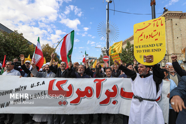راهپیمایی مردم زنجان در محکومیت بمباران بیمارستان المعمدانی