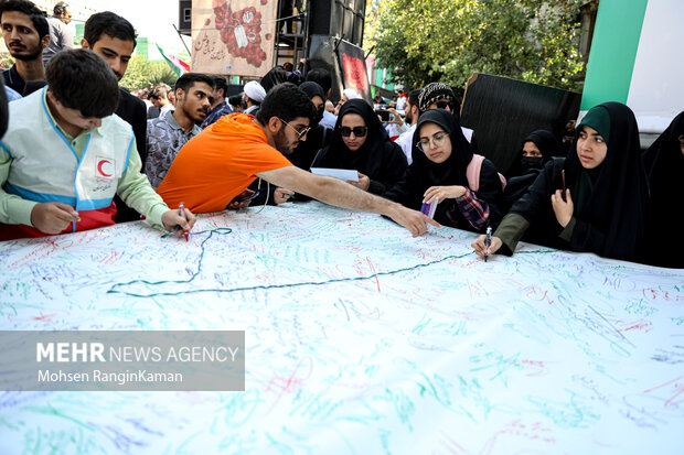 تجمع امدادگران و کادر درمان در میدان فلسطین