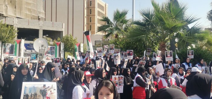 معلنون عن استعدادهم للحضور في غزة...وقفة تضامنية كبيرة للطواقم الصحية الإيرانية لإدانة جرائم اسرئيل