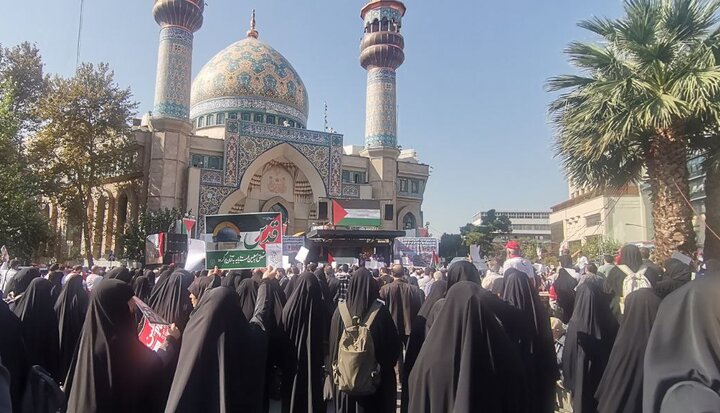 معلنون عن استعدادهم للحضور في غزة...وقفة تضامنية كبيرة للطواقم الصحية الإيرانية لإدانة جرائم اسرئيل