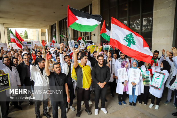 تجمع دانشجویان علوم پزشکی شیراز در محکومیت جنایات اسرائیل