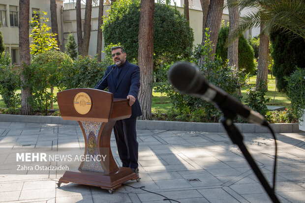 محمد مهدی اسماعیلی وزیر فرهنگ و ارشاد اسلامی در حاشیه هیدت دولت حضور دارد