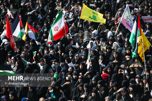 تجمع مردم مشهد در حمایت از مردم مظلوم فلسطین در حرم امام رضا (ع)