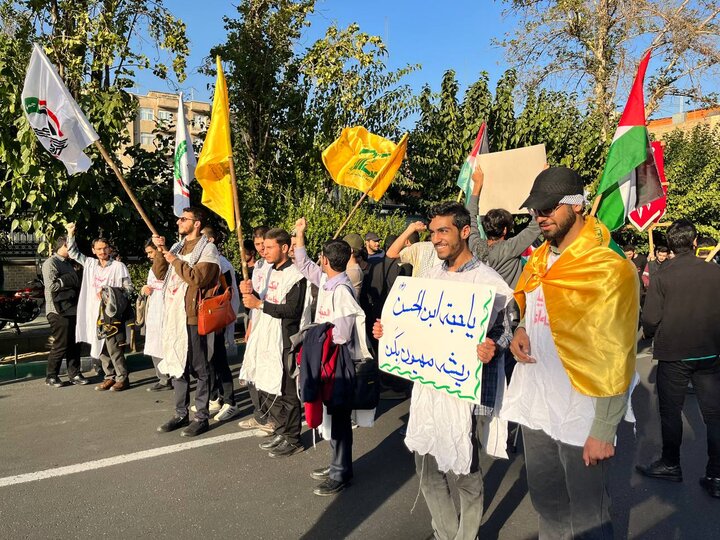 اجتماع أهالي طهران في ساحة " انقلاب" إدانة لجرائم الكيان الصهيوني