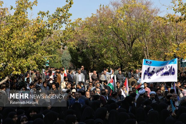 تجمع دانشجویان دانشگاه فردوسی مشهد در محکومیت جنایات رژیم صهیونیستی