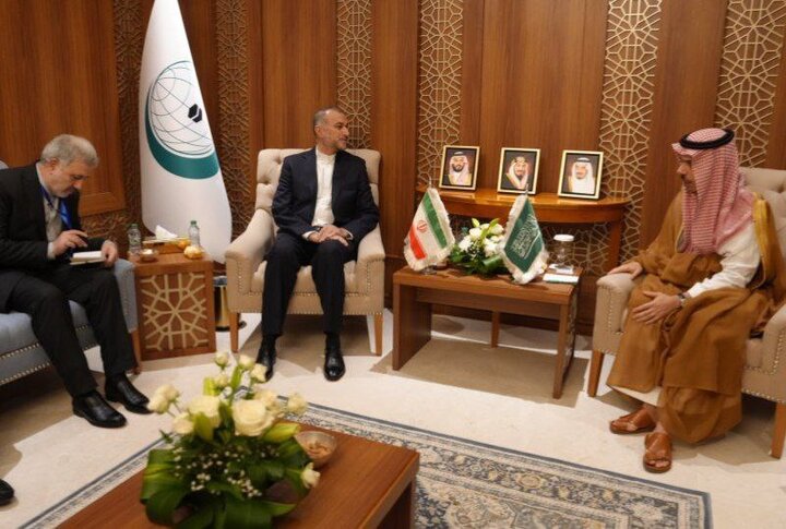 وزير الخارجية الإيراني يشيد بالمواقف السعودية الداعمة لفلسطين