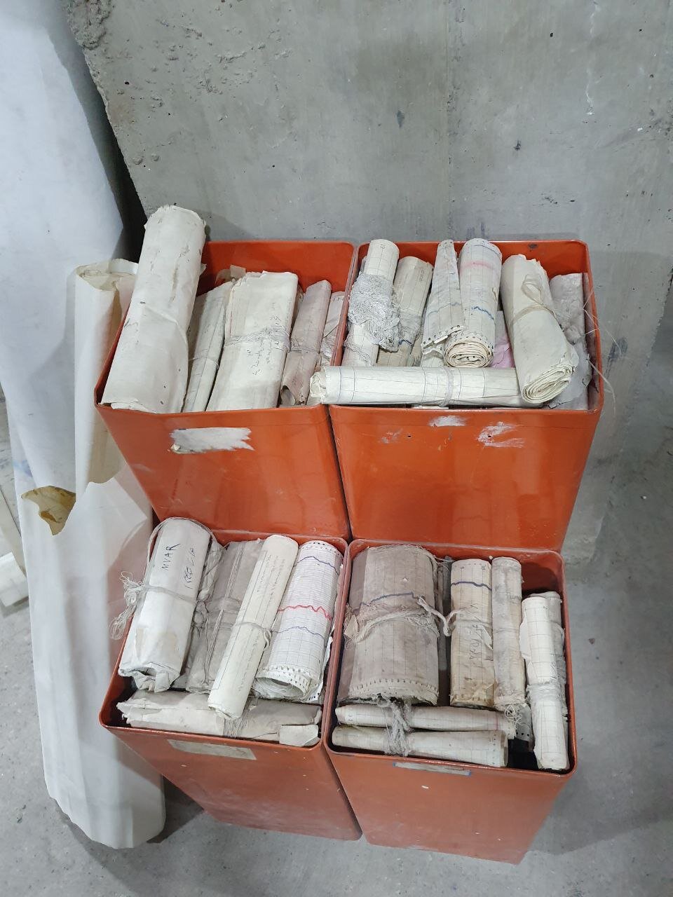 مرکز اسناد کارخانه سیمان ری تخلیه میشود