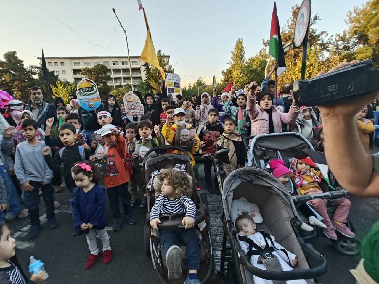 همدردی کودکان تهرانی با کودکان غزه/کودکان آینده هر کشوری هستند