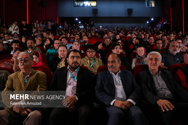 مهدی آذر پندار مدیر عامل انجمن سینمایی جوانان و دبیر چهلمین جشنواره بین المللی فیلم کوتاه در مراسم افتتاحیه جشنواره فیلم کوتاه حضور دارد