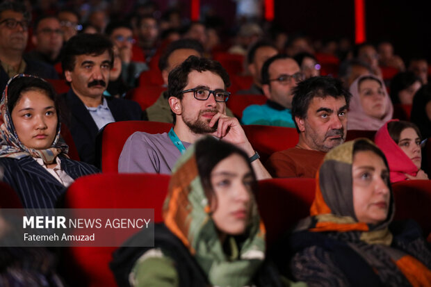 مراسم افتتاحیه چهلمین جشنواره بین النللی فیلم کوتاه ظهر امروز پنجشنبه ۲۷ مهرماه ۱۴۰۲ در پردیس سینمایی ملت برگزار شد.