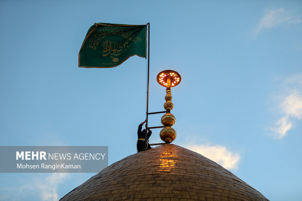 همزمان با شب میلاد با سعادت محدث عالی‌مقام حضرت عبدالعظیم حسنی (علیه السّلام)، آیین تعویض پرچم گنبد حضرت عبدالعظیم حسنی(ع) عصر امروز  پنجشنبه ۲۷ مهر ۱۴۰۲ برگزار شد