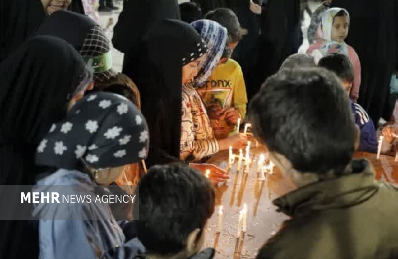 کودکان مهریز به یاد کودکان شهید غزه شمع روشن کردند