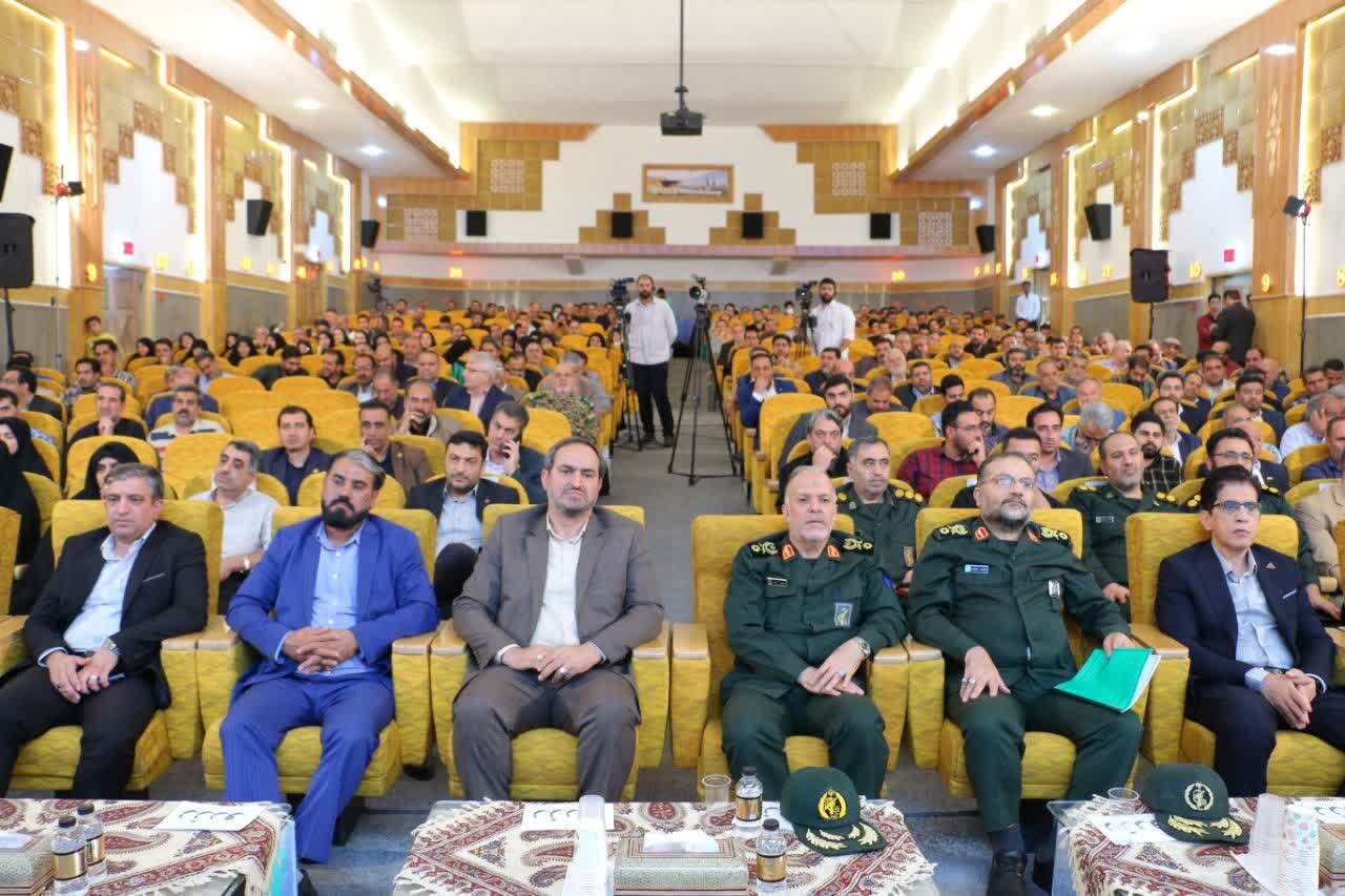 نخستین جشنواره اعطای نشان اقتصاد مقاومتی در اصفهان برگزار شد