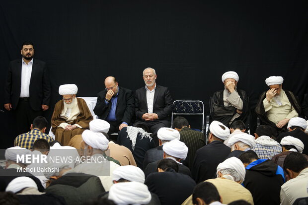 مراجع تقلید و علما با رییس جمهور شهید وداع کردند