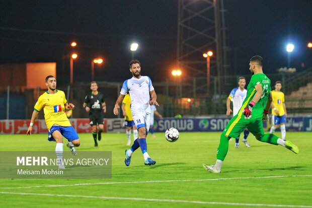 دیدار تیم‌های فوتبال صنعت نفت آبادان و ملوان