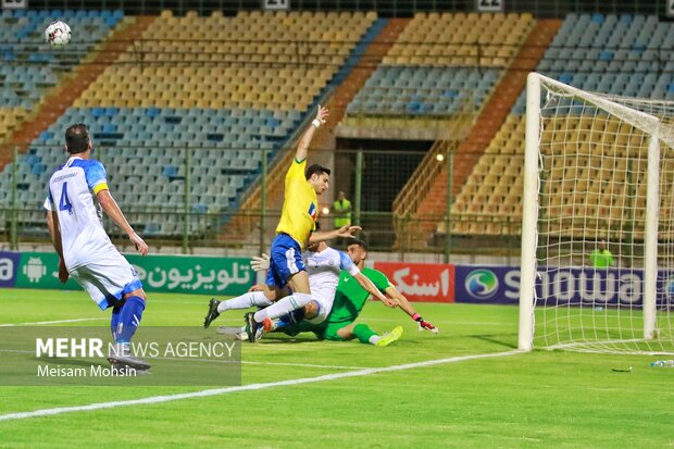 دیدار تیم‌های فوتبال صنعت نفت آبادان و ملوان