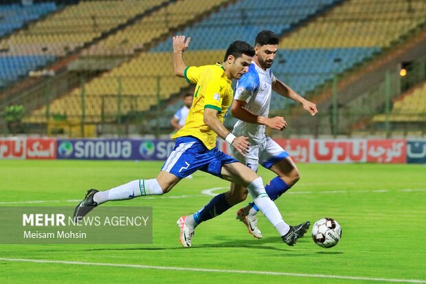 دیدار تیم‌های فوتبال صنعت نفت آبادان و ملوان