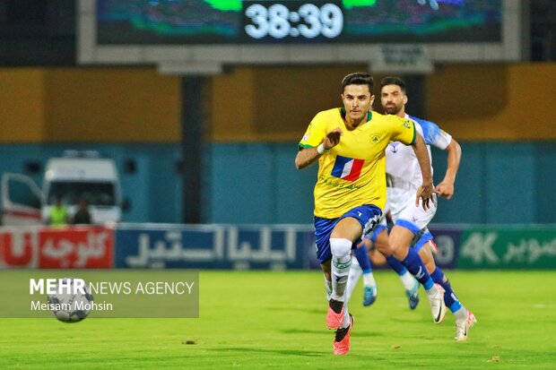 دیدار تیم‌های فوتبال صنعت نفت آبادان و ملوان