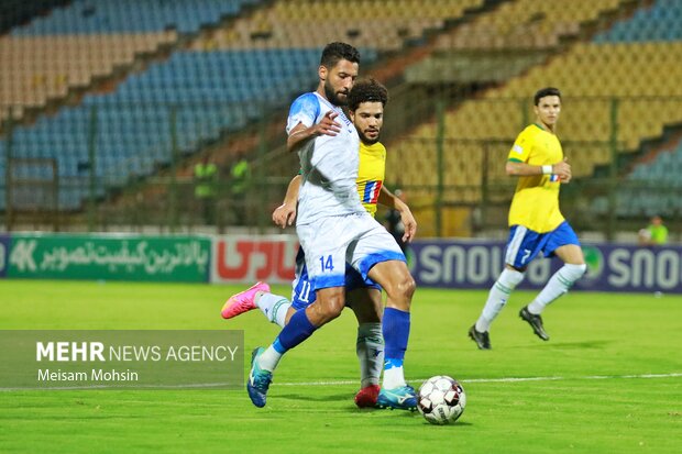 دیدار تیم‌های فوتبال صنعت نفت آبادان و ملوان
