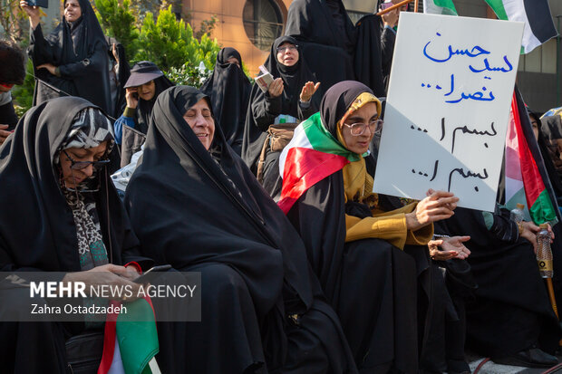  مسیرات حاشدة للأمهات والأطفال الإيرانيين دعما لأطفال غزة