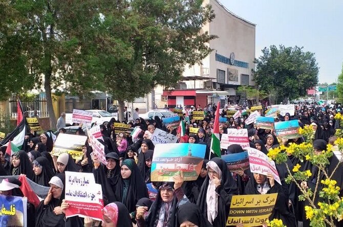 بوشهریها در محکومیت جنایات رژیم صهیونیستی تجمع کردند بوشهریها در محکومیت جنایات رژیم صهیونیستی تجمع کردند